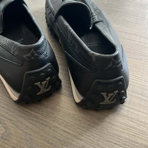 Louis Vuitton Men’s Monogram Driving Shoes in Black | US 11 - Picture 7 of 9